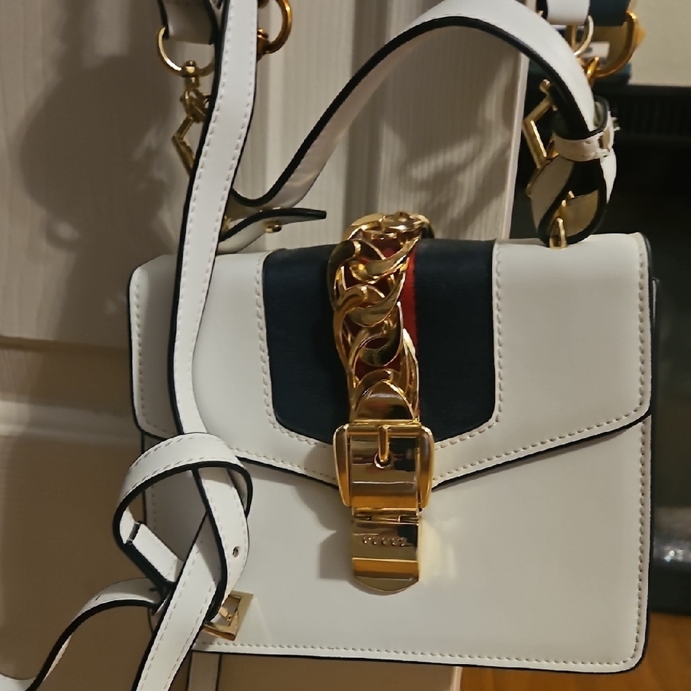 Gucci White and Black Crossbody Bag with Sleek Design, with 3 types of Dif strap